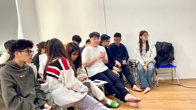 Cùng tìm hiểu Giáng Sinh với tụi mình nào!